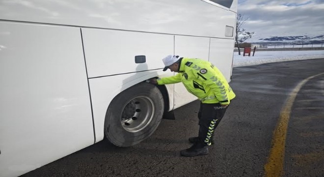 Trafikte kemer ve kış lastiği denetimi