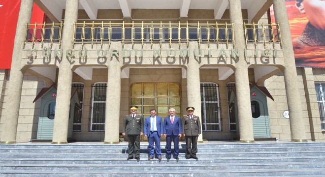 Tuğgeneral Ali Ekiyor göreve başladı