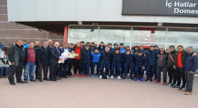 Tuzlaspor'a çiçekli karşılama