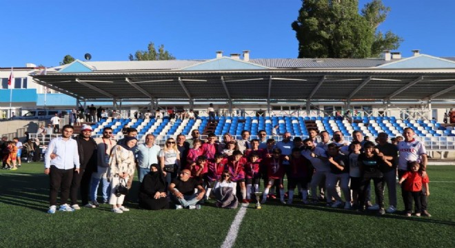 U12'de Oltu 25 Mart Spor şampiyon