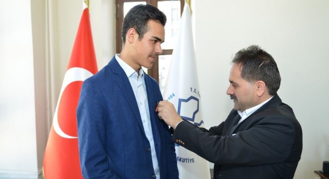 Uçar, Hafız Kaçan'ı ödüllendirdi