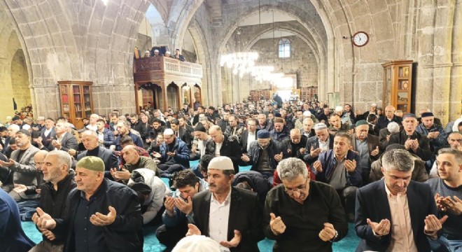 Ulu Cami'de dualarla bayram coşkusu paylaşıldı
