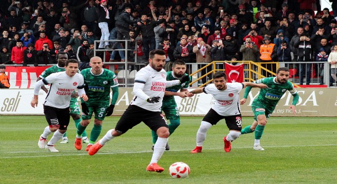 Ümraniyespor Giresunspor'u tek golle geçti