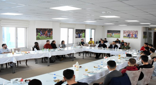 Üneş: ‘Bayrağı zirveye birlikte taşıyacağız'