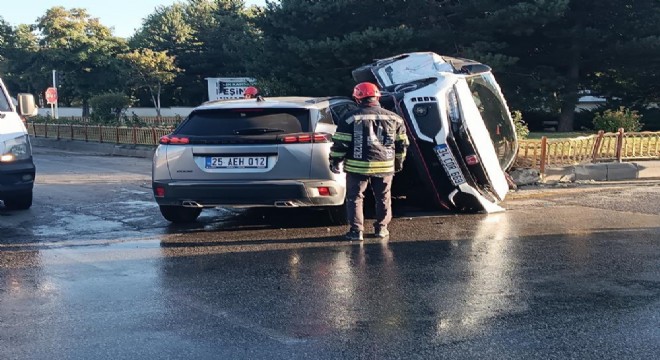 Üniversite kavşağında otomobiller çarpıştı: 2 yaralı