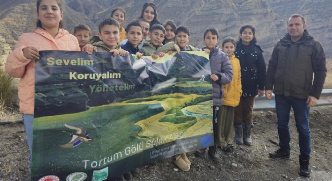 Uzundere'de Çocuklar doğa ile buluştu