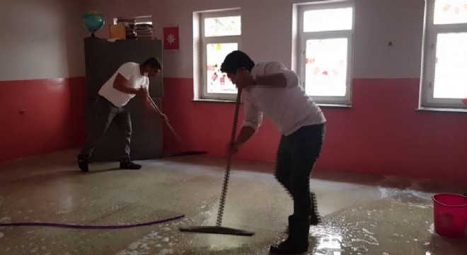 Uzundere'de eğitimcilerden fedakarlık örneği