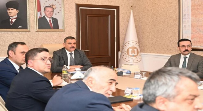 Uzundere'de heyelan gündemi