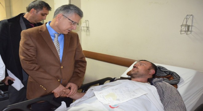 Vali Alpman'dan kazada yaralananlara ziyaret