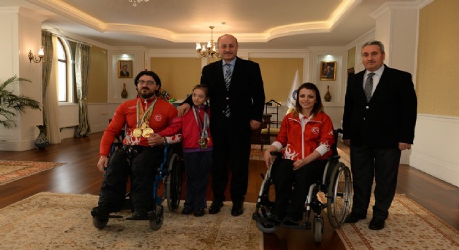 Vali Azizoğlu başarıyı ödüllendirdi
