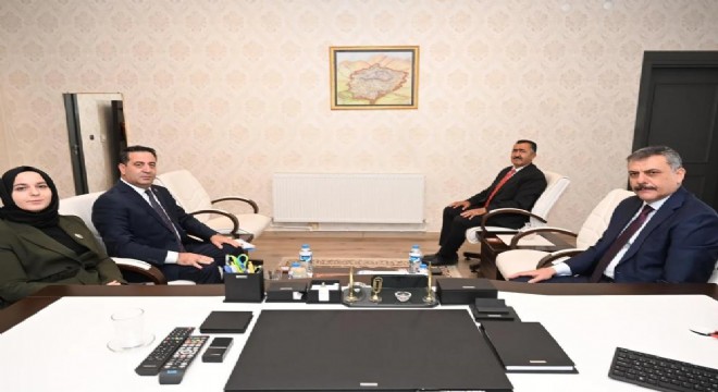 Vali Çiftçi İl Nüfustan brifing aldı