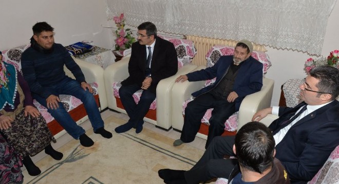 Vali Memiş, gazi Kaplan'ı ziyaret etti