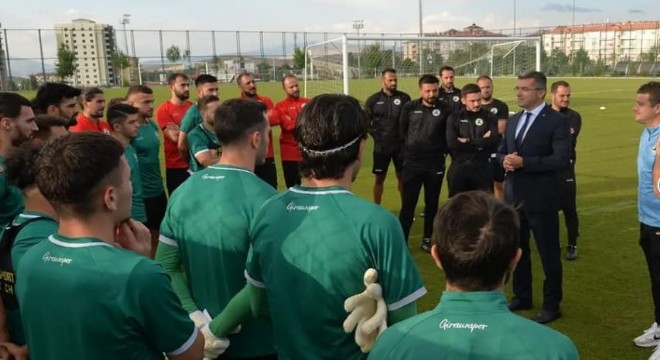 Vali Memiş'ten Giresunspor kampına ziyaret