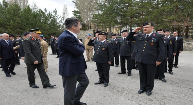 Vali Memiş'ten Jandarma ve Emniyet'e bayram ziyareti