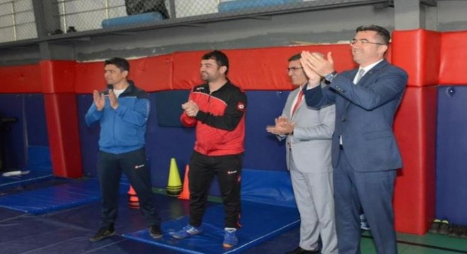 Vali Memiş'ten ata sporuna destek
