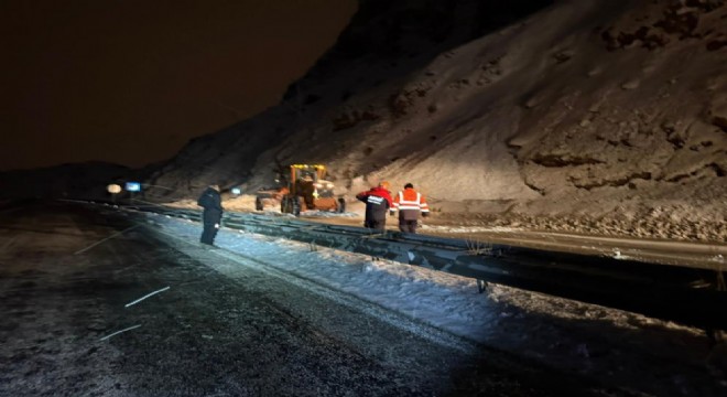Van - Bitlis karayoluna çığ düştü