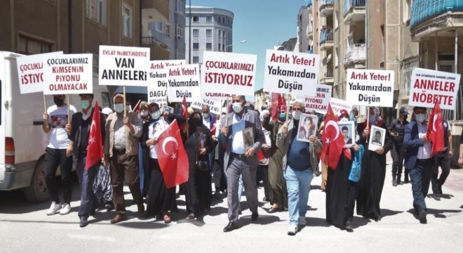 Van'da 32 Aile evlat nöbetinde