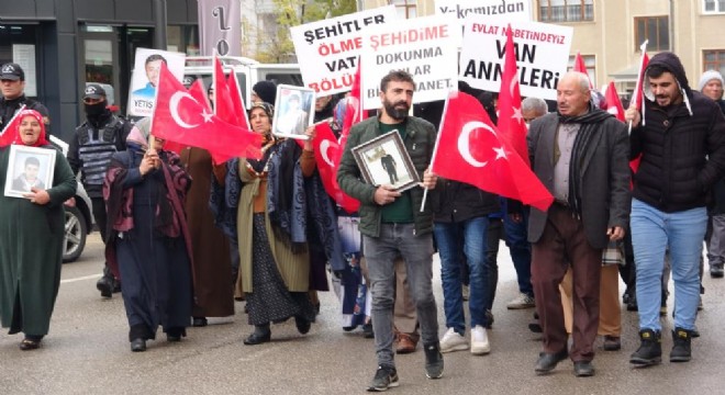 Van'da nöbetteki ailelerden sert tepki