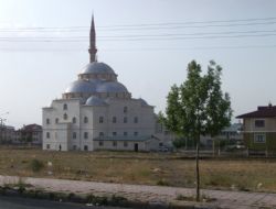 Camiye yıldırım düştü