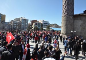 Erzurum'da MHP mitingi sonrası yürüyüş