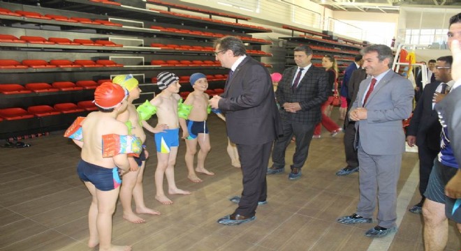 Yakutiye'de bin 380 öğrenci yüzme eğitimi aldı