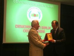 Yavilioğlu'na demokrasi ödülü