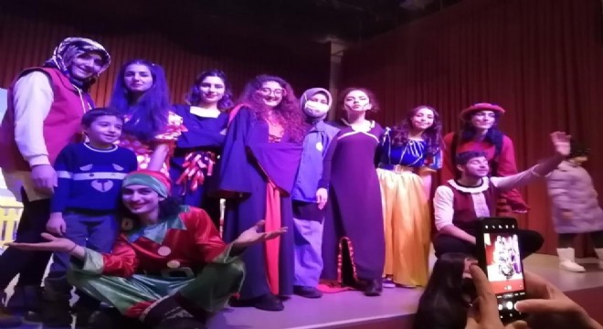 Yetim çocukları ‘masallar ülkesi'ne götürdüler