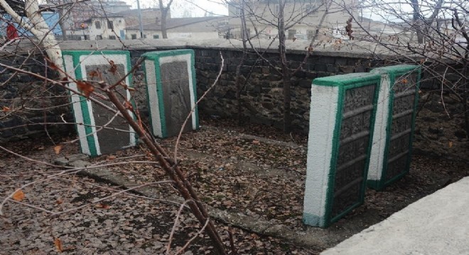 Yıkım durdurulmalı, türbe yerinde kalmalı!