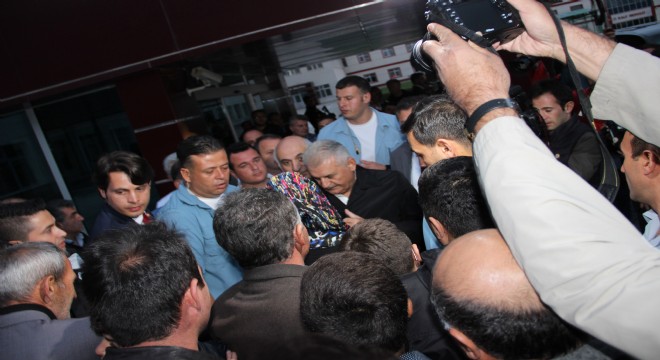 Başbakan Yıldırım yaralanan üsteğmeni ziyaret etti