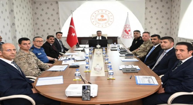 Yılmaz'dan Vali Baruş'a Horasan brifingi