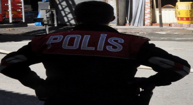 Yolcunun altın künyesini çalan muavin yakalandı