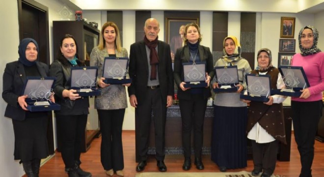 Yücelik'ten KGK İcra Komitesine plaket