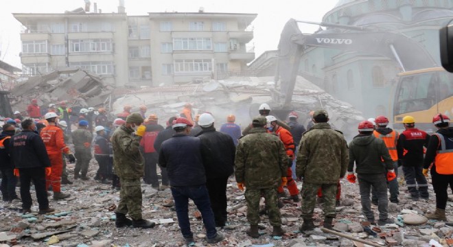 ‘Yüreğimiz depremzedelerle atıyor'
