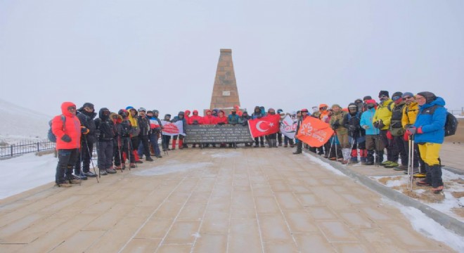 Zirvede Sarıkamış Şehitlerini andılar