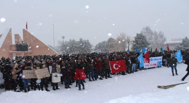 Doğu Türkistan için yürüdüler