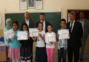 Ada öğrencilerin karne sevincini paylaştı