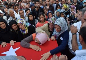 Ardahan Şehidini Uğurladı