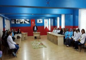 Bakıcı annelere çocuk psikolojisi eğitimi verildi