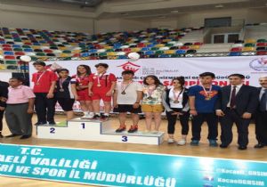 Badminton şampiyonasından madalyayla döndüler