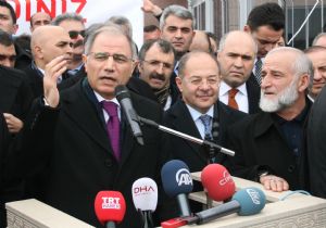 Bakan'ı öğretmeni karşıladı