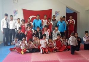 Kickboks'ta hedef bölge şampiyonluğu