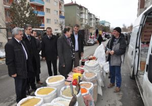Bulutlar'dan pazarcılarla siyasi muhabbet