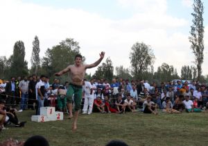Pasinler Karakucak'ta Sucu Başpehlivan