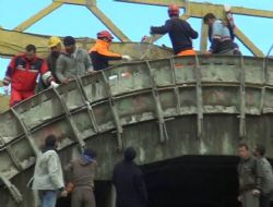 BTK demiryolu hattı'nda çökme: 1 ölü, 2 yaralı