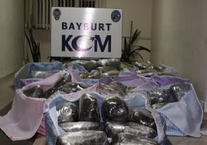 Bayburt yolunda  371 kilo 660 gram esrar yakalandı