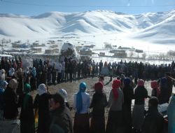 Buz üstünde düğün