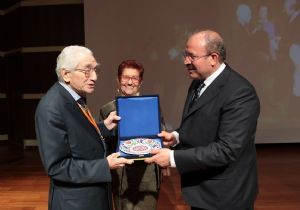 ‘Bizim romanımız, şarkılarımızdır'