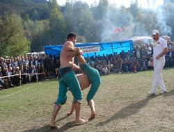 Çamlıyamaç'ta Güreş Şöleni