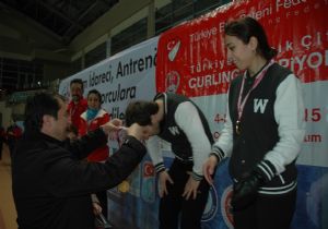 Curlingte heyecan fırtınası esti