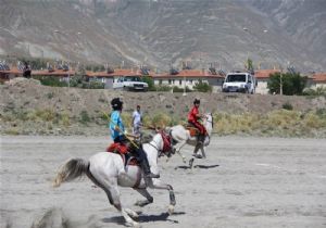 Ciritçiler çeyrek final için yarıştı